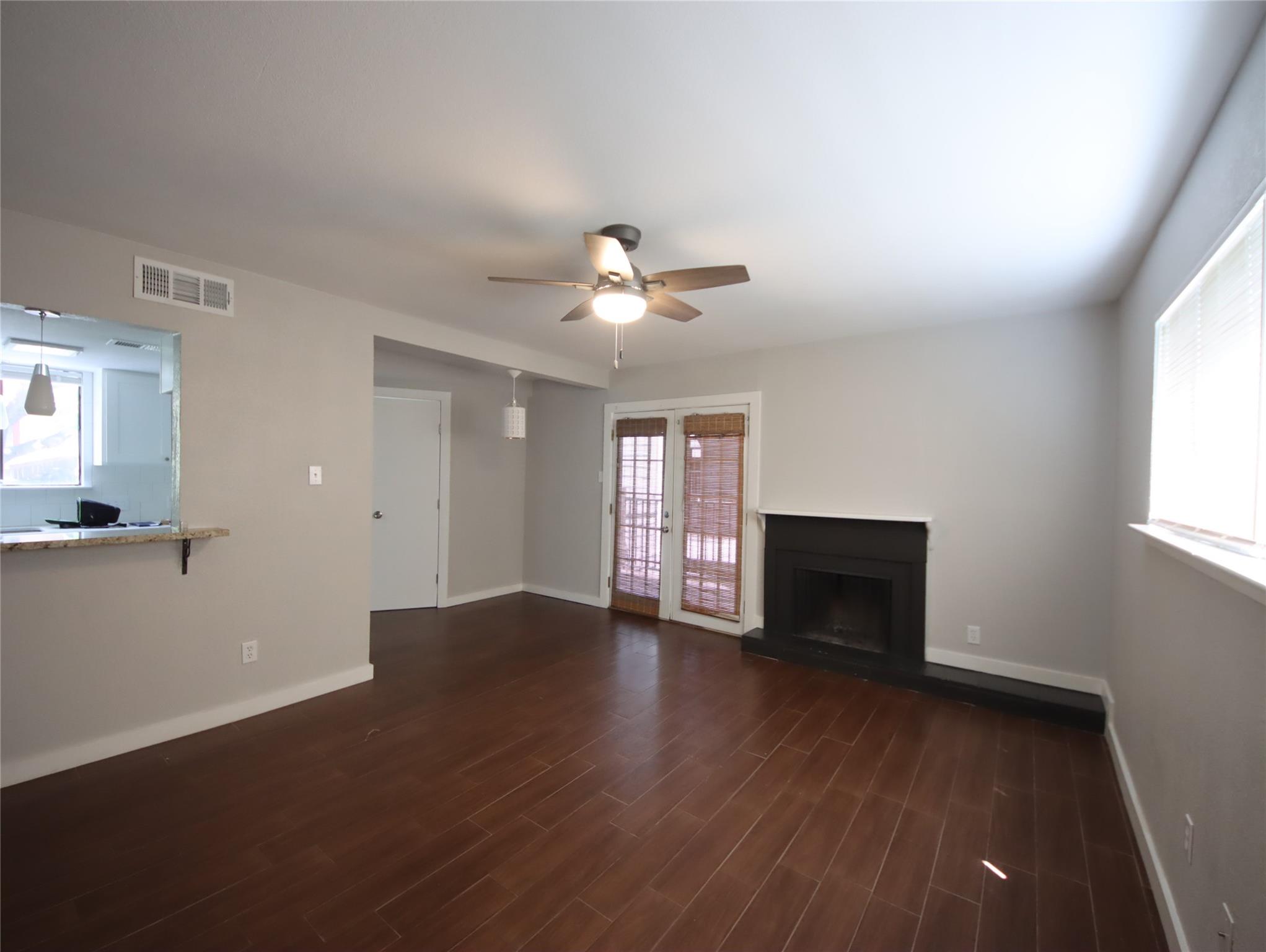 Listing photo 1 of 1600  West Ave  #21
