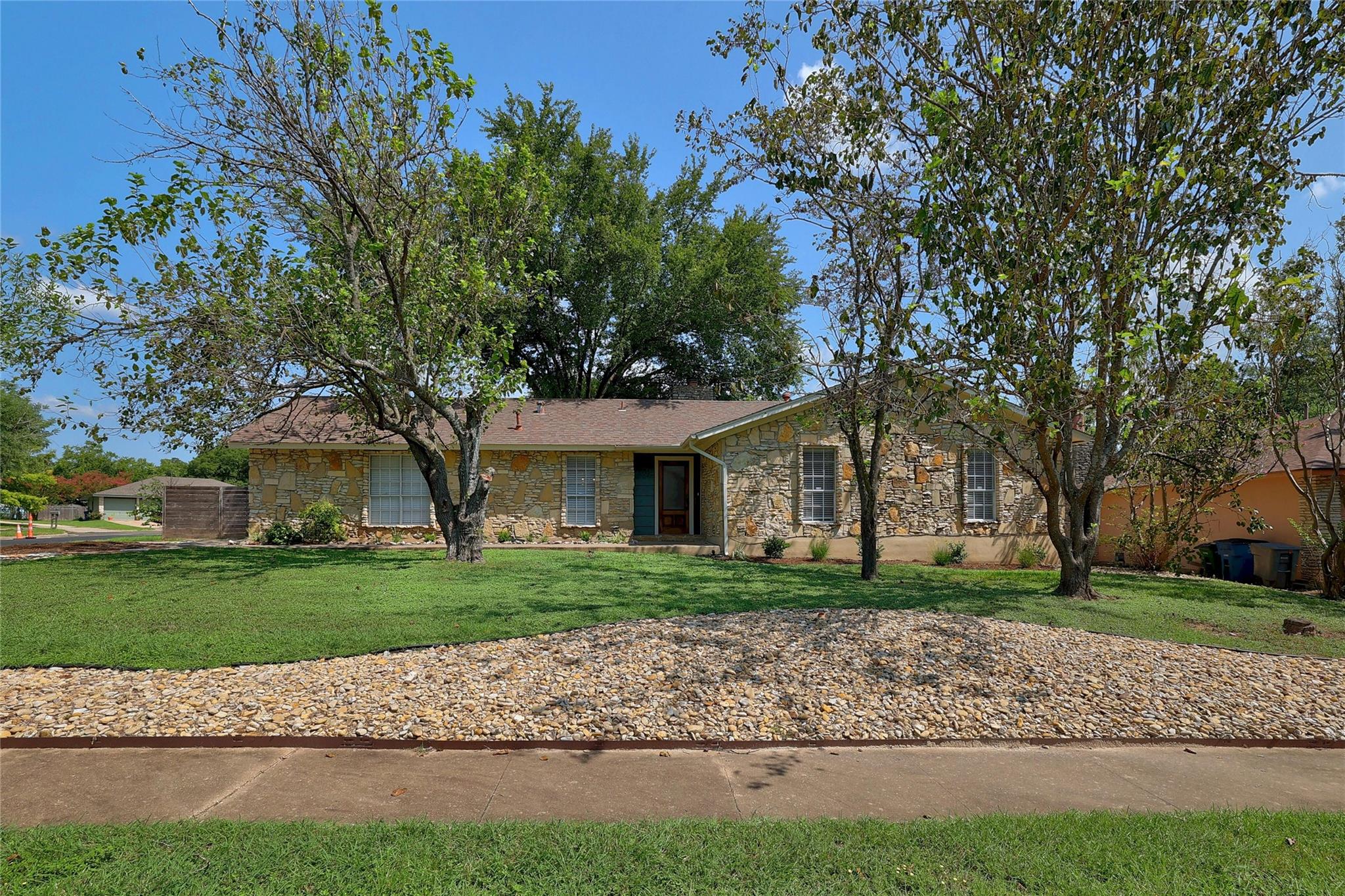 Listing photo 1 of 2106  Brandywine Ln
