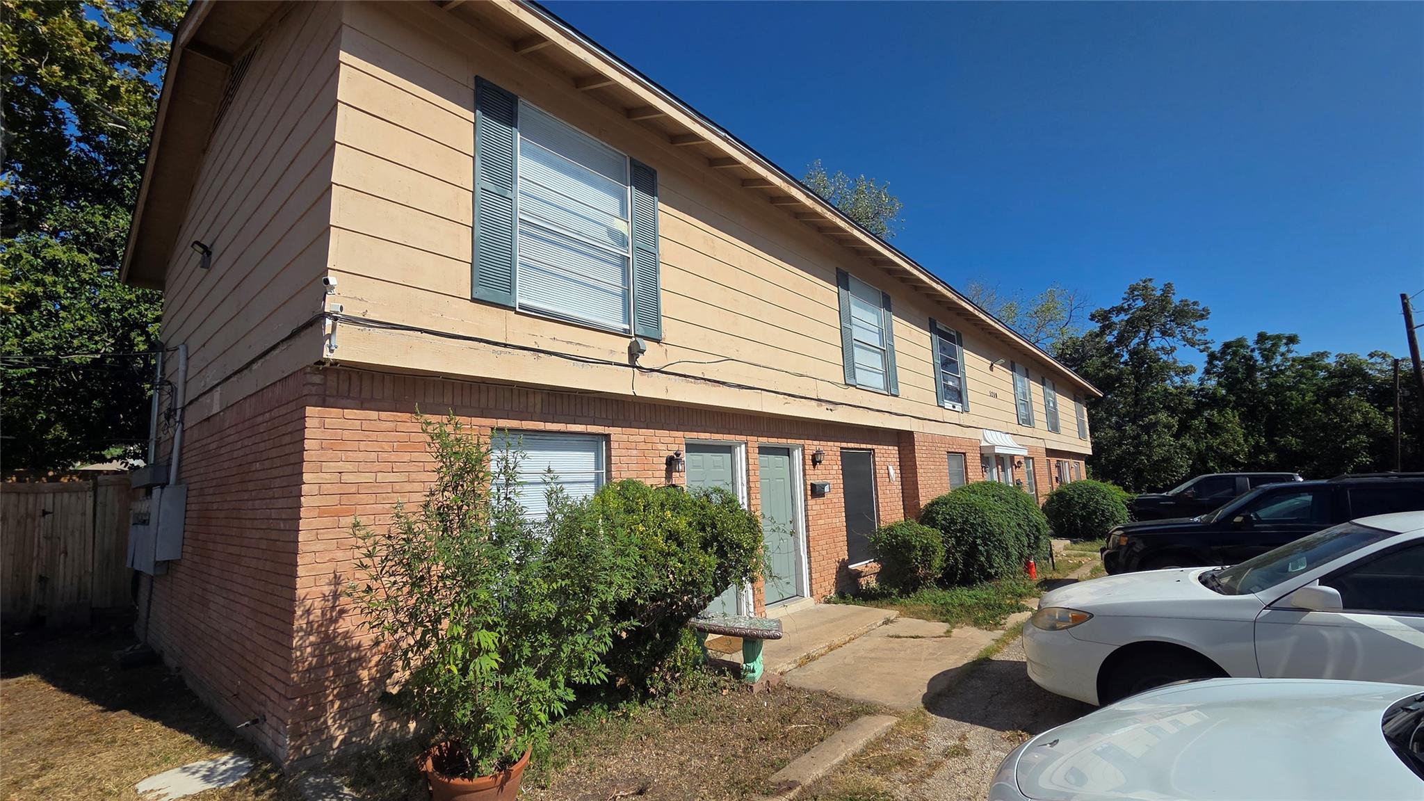 Listing photo 1 of 5200  Lancaster Ct  #A
