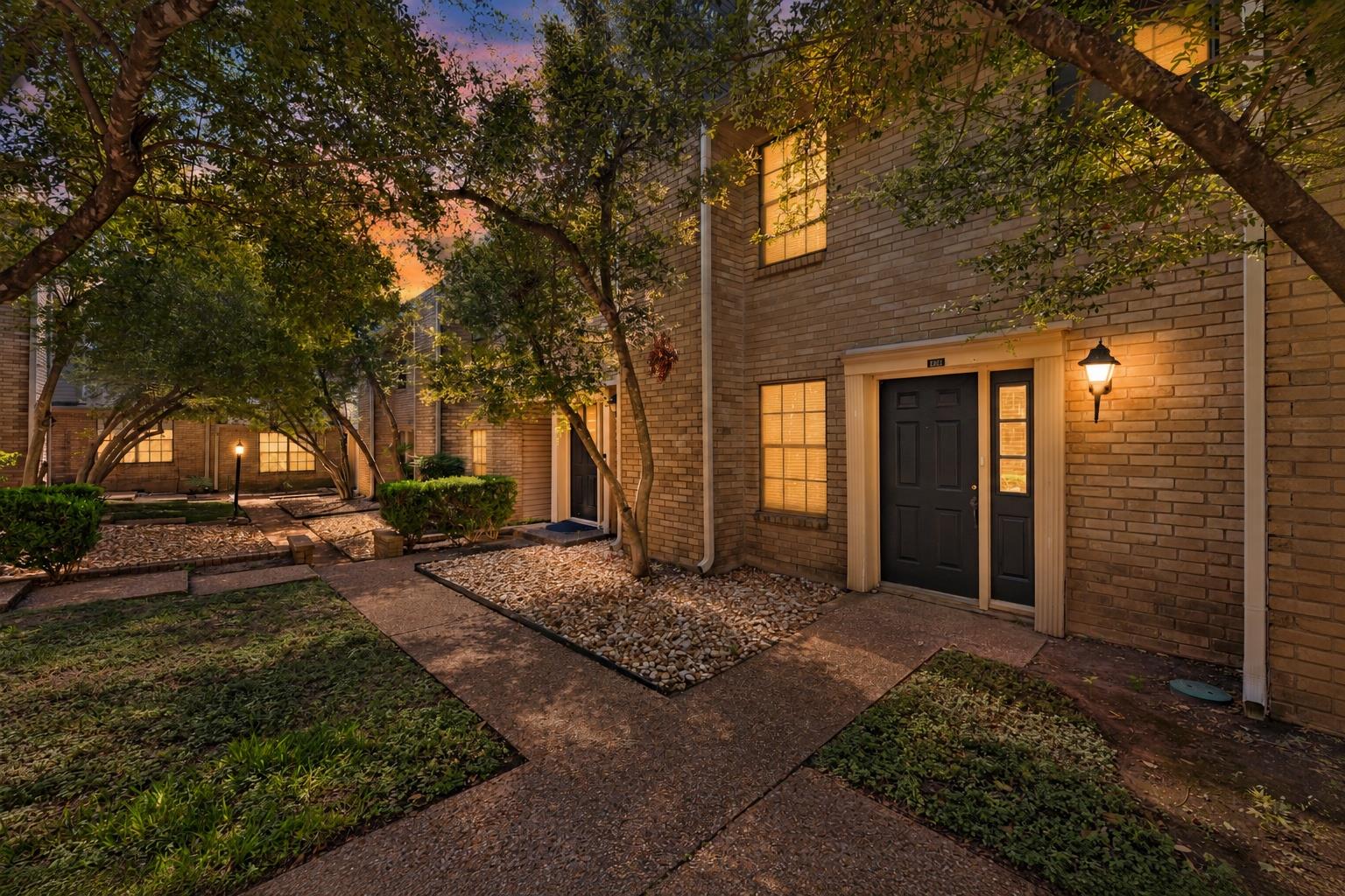 Listing photo 1 of 8400  Jamestown Dr  #426