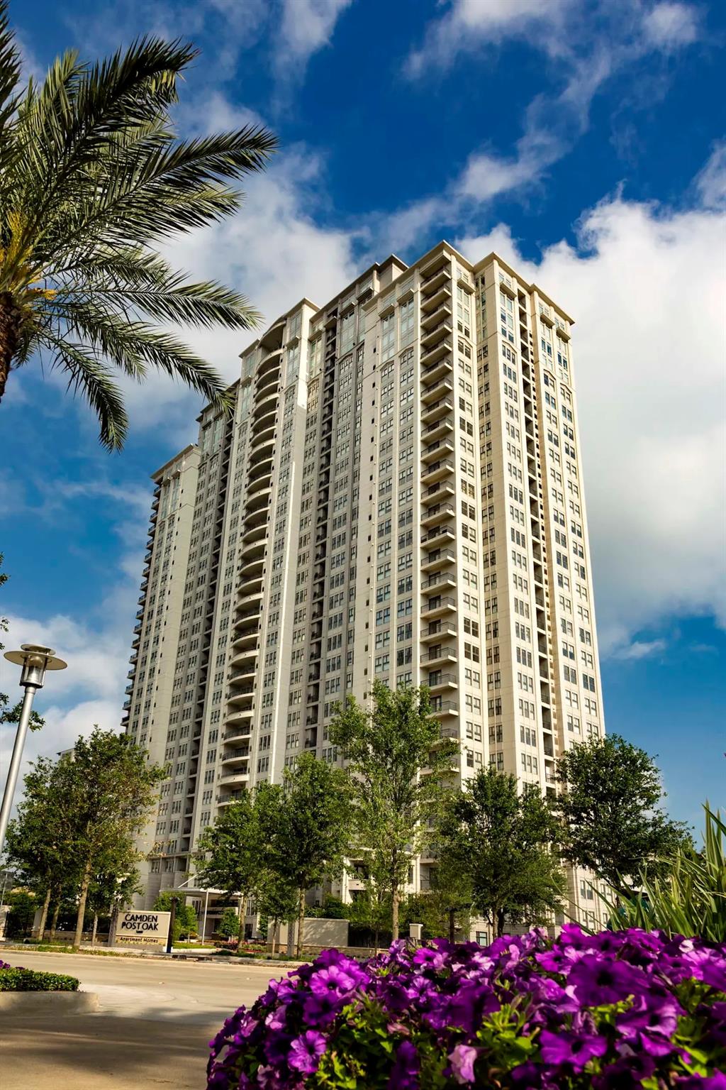 Listing photo 1 of 1200  Post Oak Blvd  #504