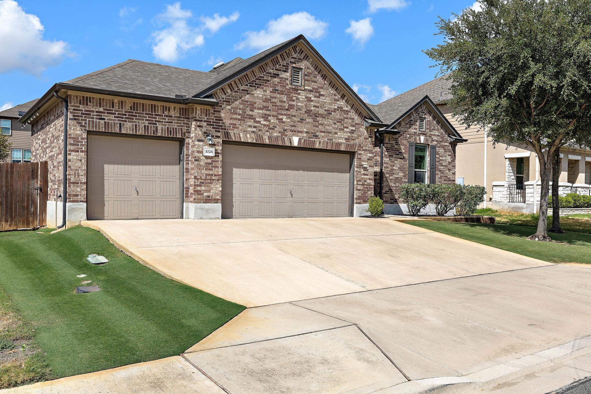 Listing photo 1 of 1026  Toltec Trl