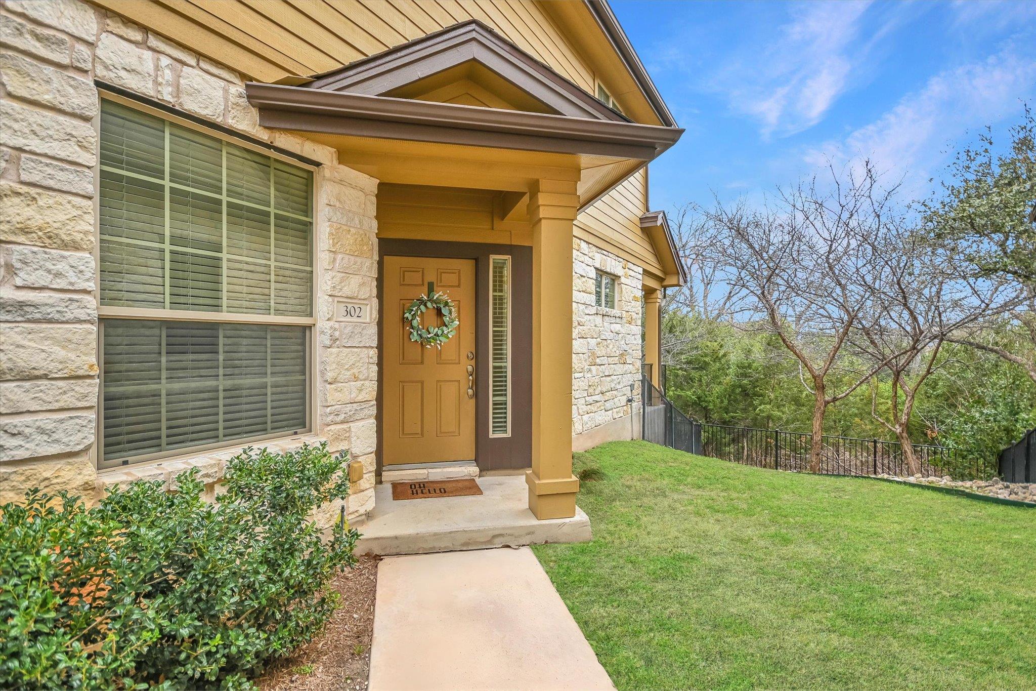 Listing photo 1 of 1310 W Parmer Ln  #302