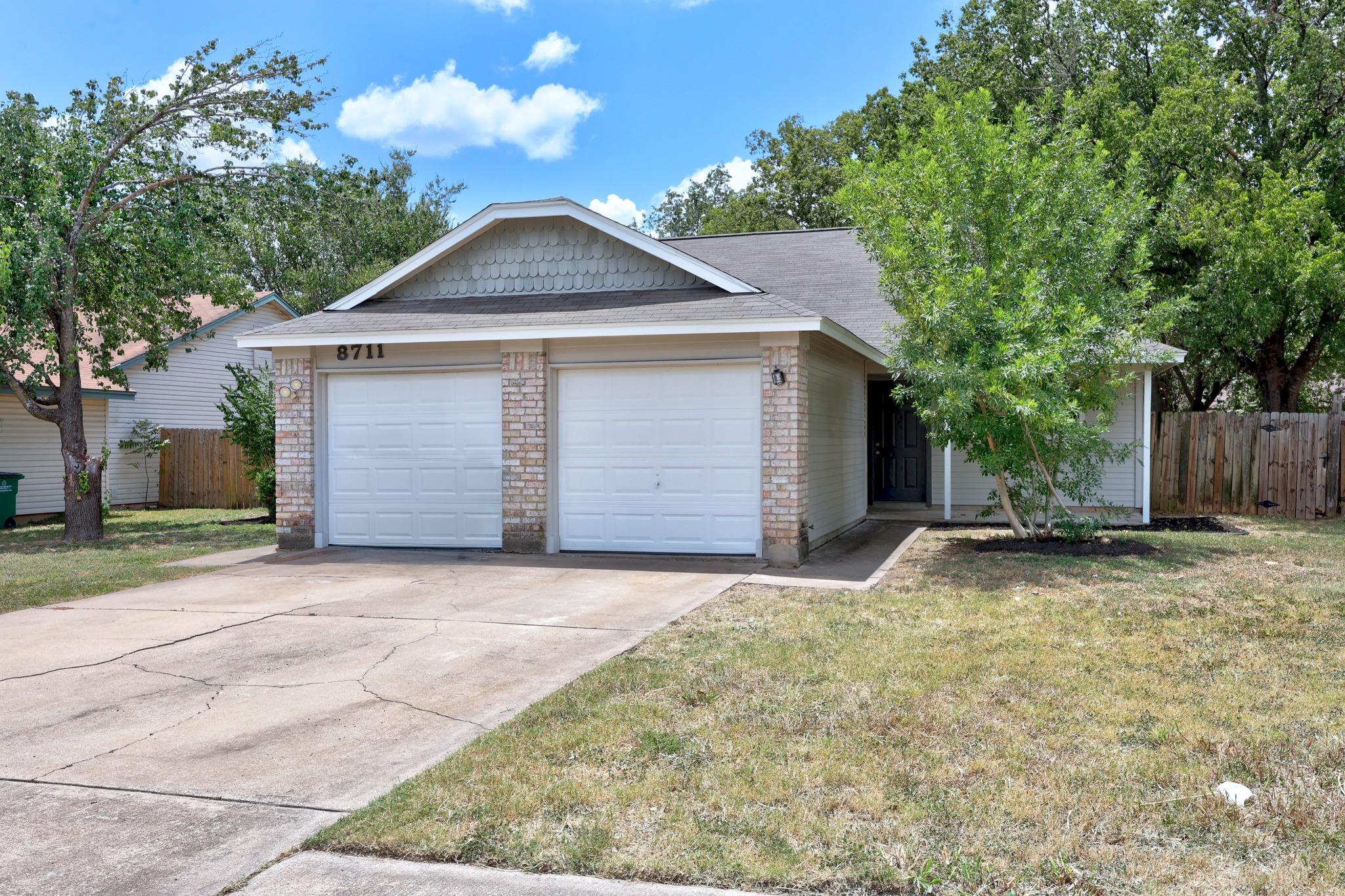 Listing photo 1 of 8711  Pineridge Dr