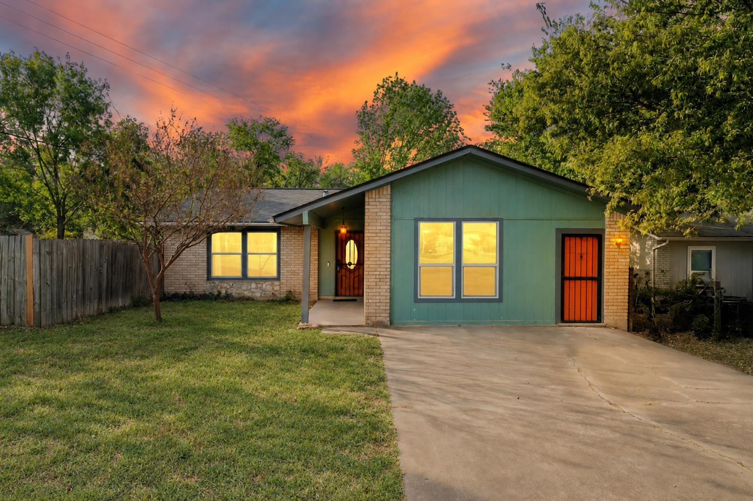 Listing photo 1 of 2523 E Stassney Ln
