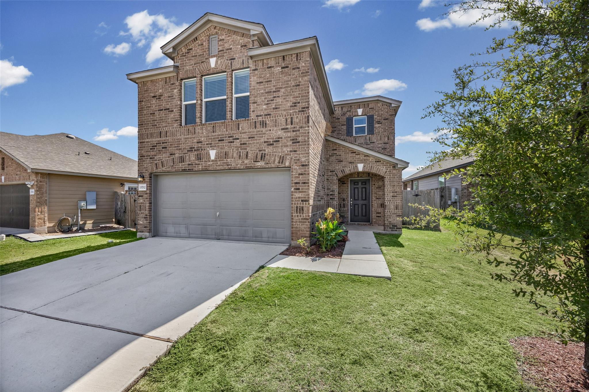 Listing photo 1 of 13712  Vigilance St