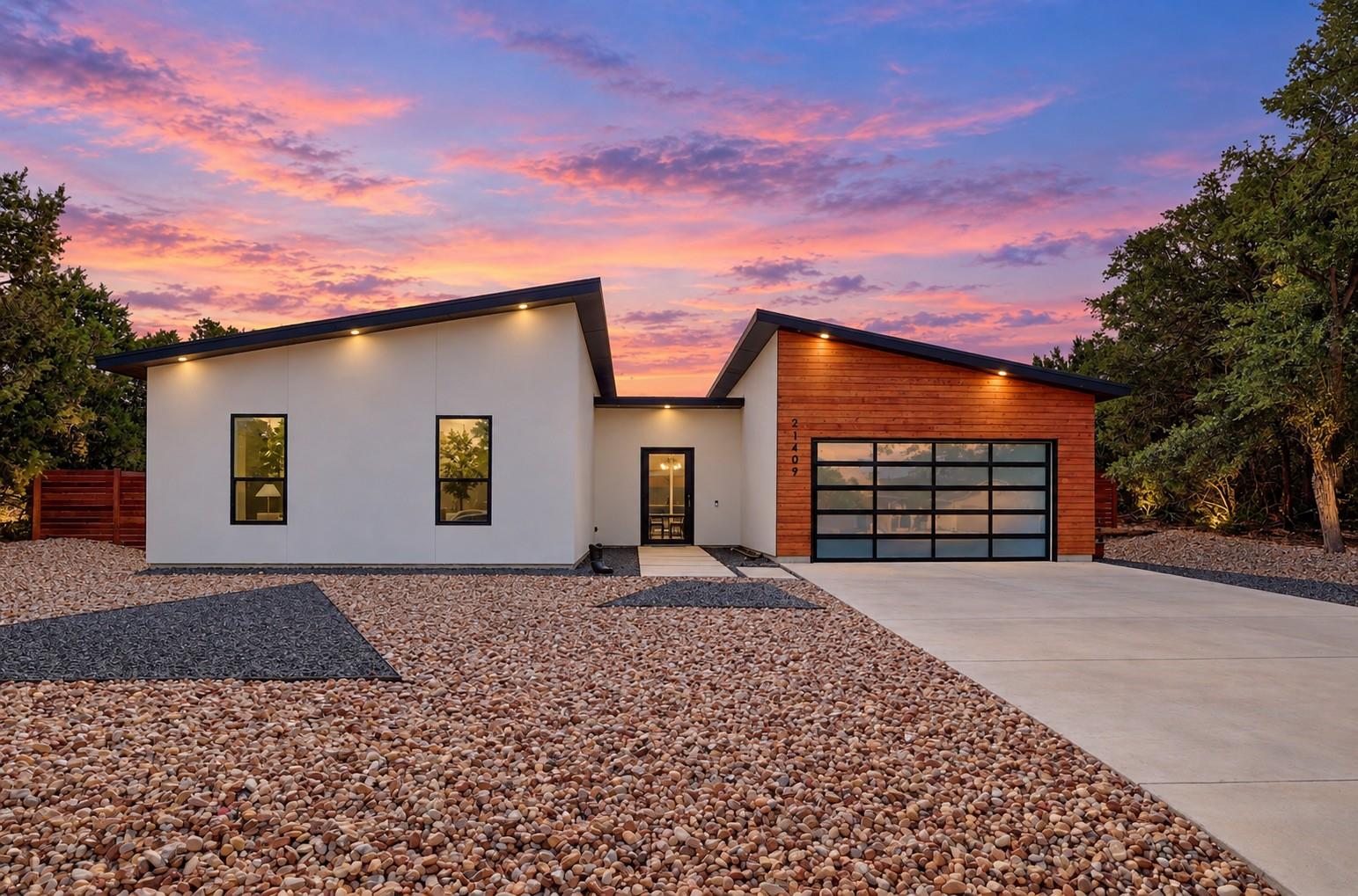 Listing photo 1 of 21409  Patton Ave