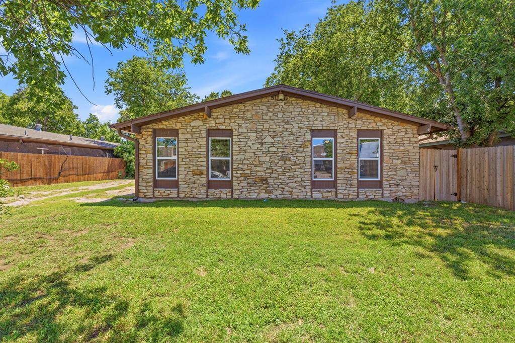 Listing photo 1 of 1911  Hearthside Dr  #A