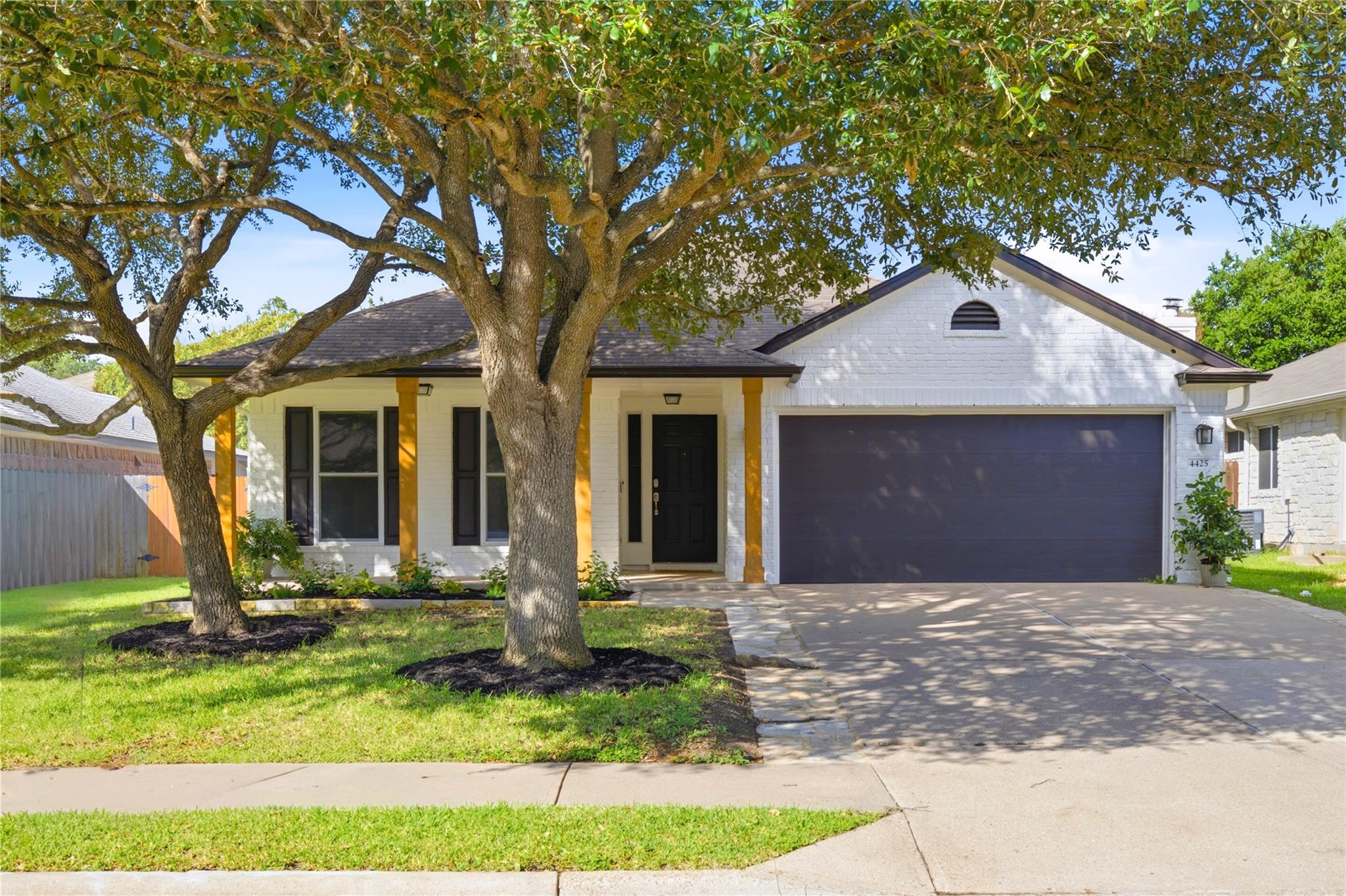Listing photo 1 of 4425  Chickasaw Ct