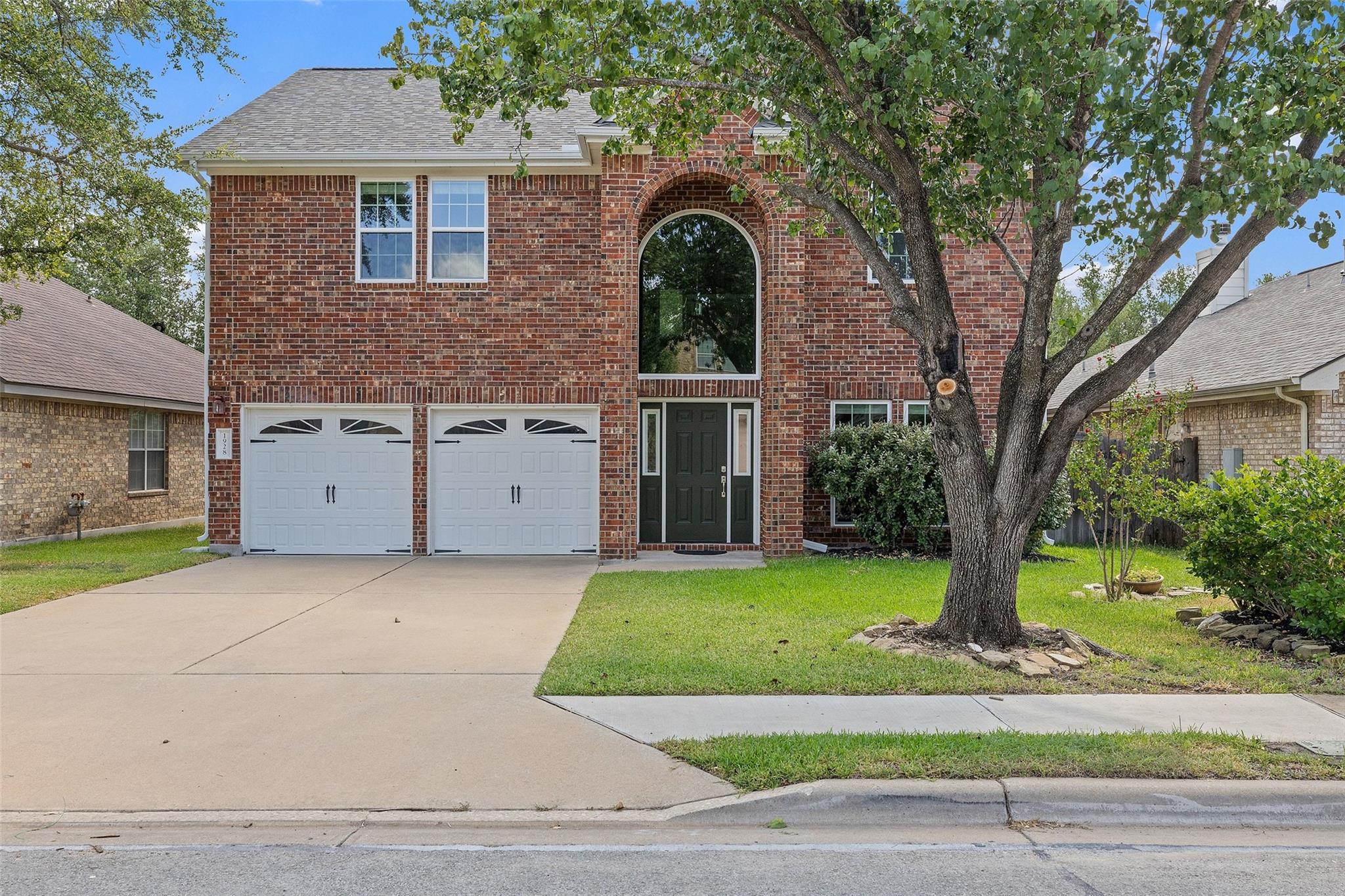 Listing photo 1 of 1928  Barnett Dr