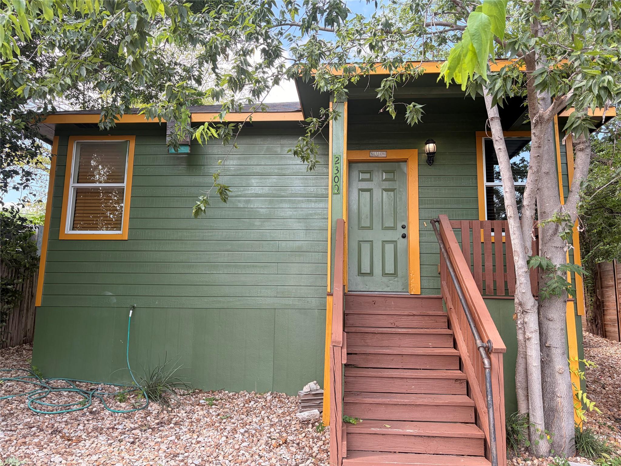 Listing photo 1 of 2300  Morelos St