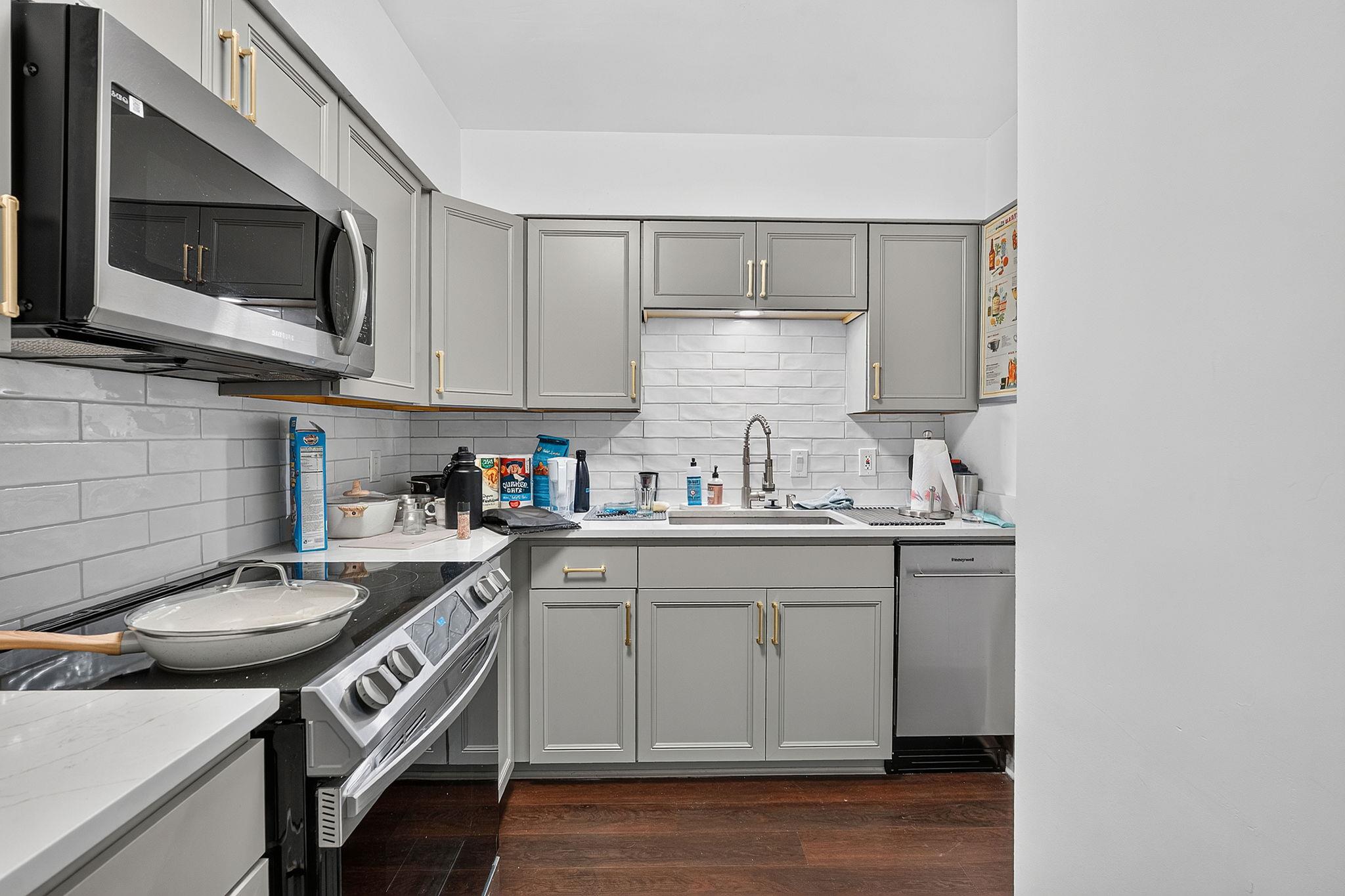 Gleaming stone countertops and classic cabinetry 