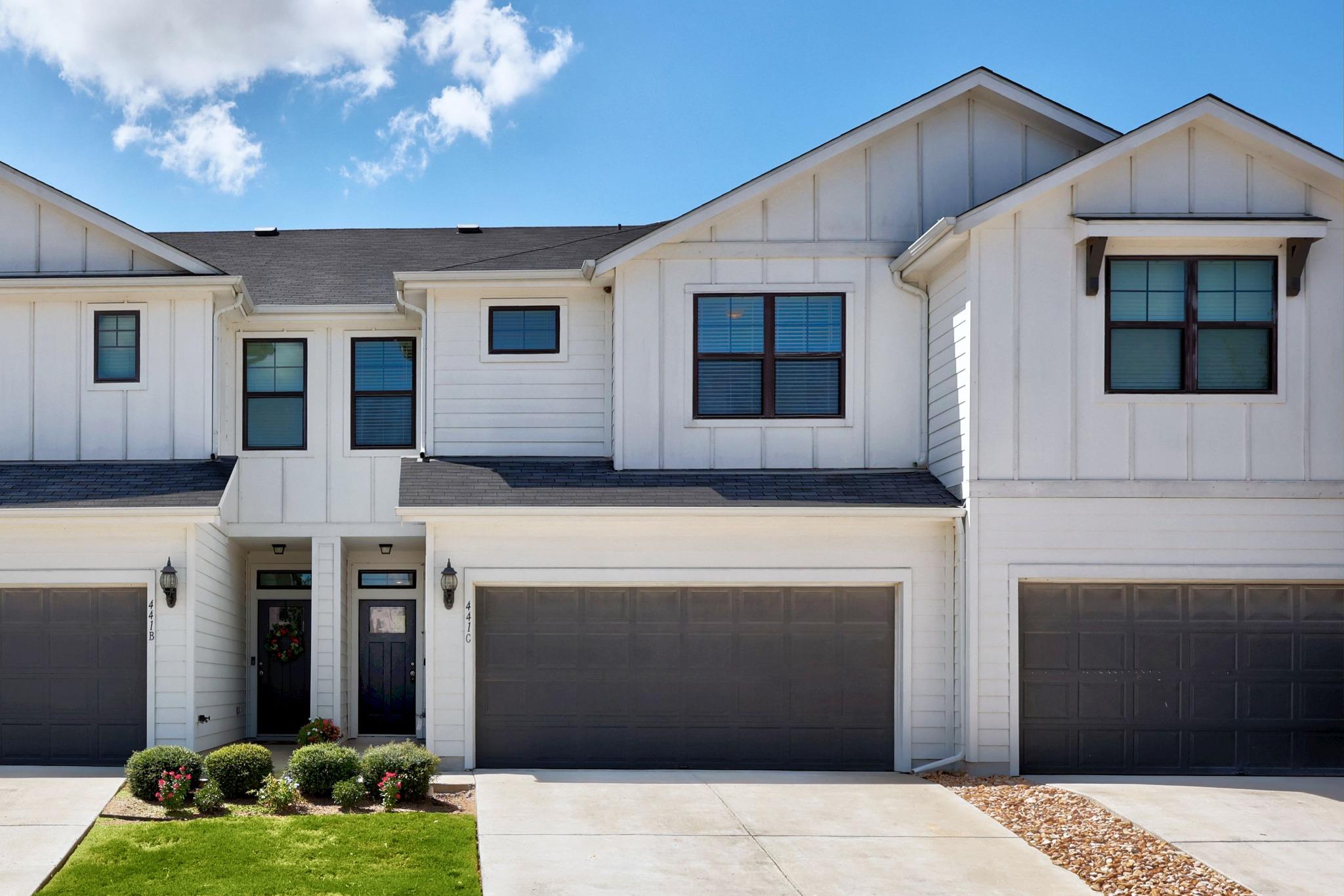 Listing photo 1 of 441  Fieldwood Dr  #C