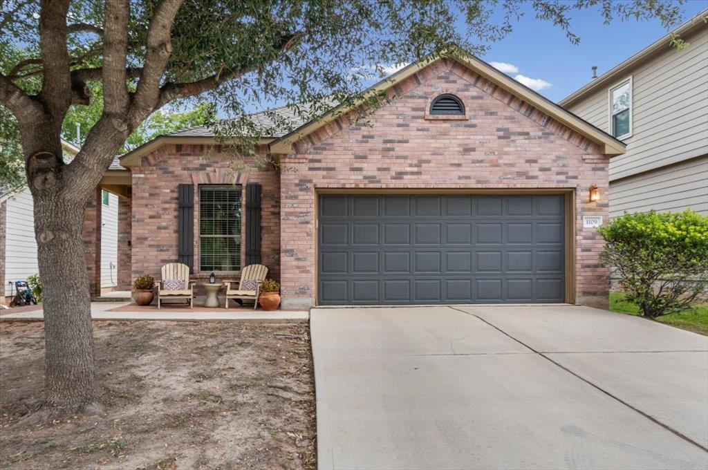 Listing photo 1 of 1109  Zacharys Way