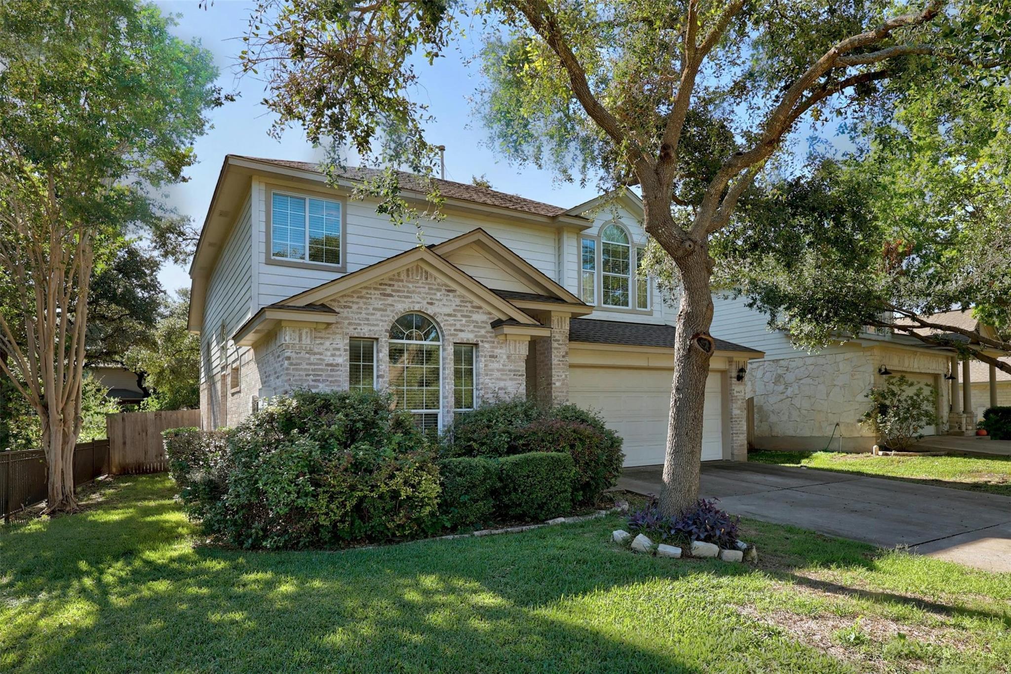 Listing photo 1 of 16605  Fowler Mill Cv