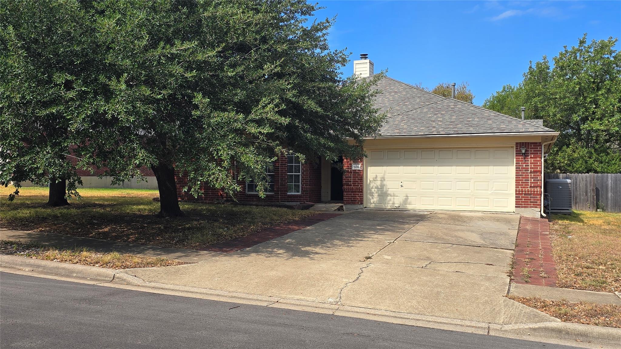 Ảnh nhà đang rao bán 1 của 7051  Thistle Hill Way