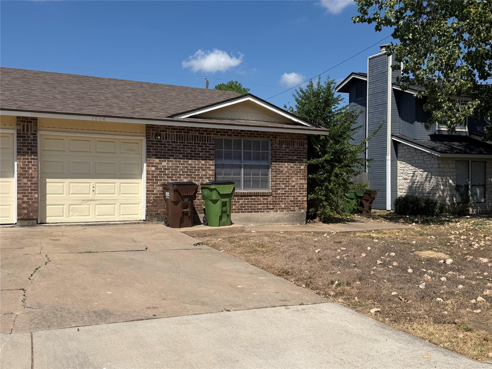 Listing photo 1 of 1004  Ridgemont St
