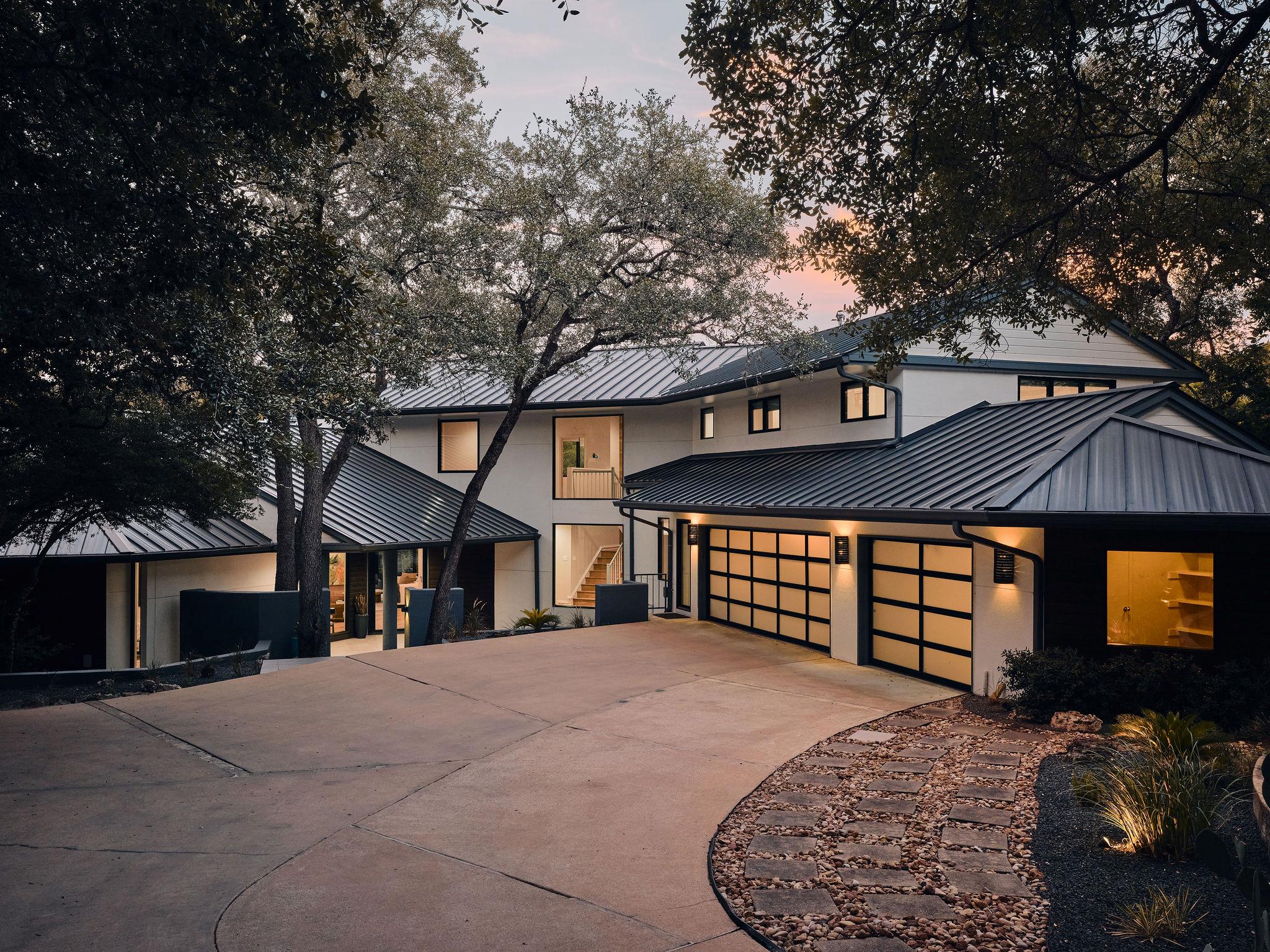 Listing photo 1 of 3200  Three Rivers Dr
