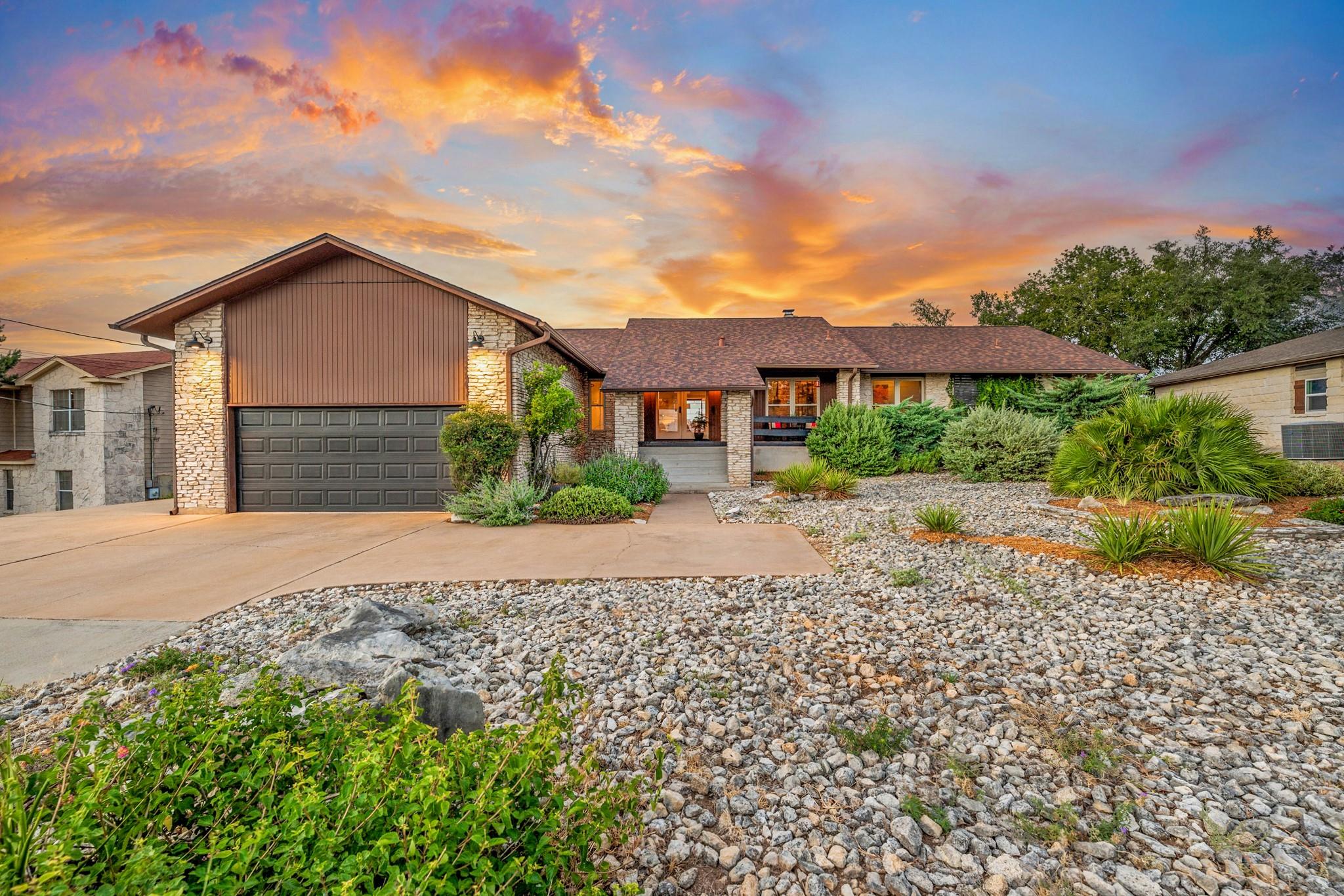 Listing photo 1 of 21206  National Dr