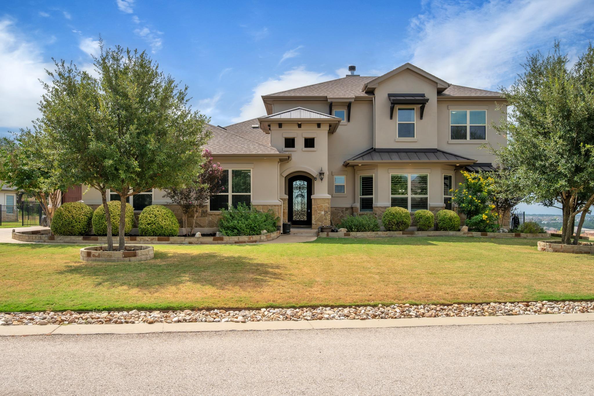 Listing photo 1 of 2220  Quarry Loop