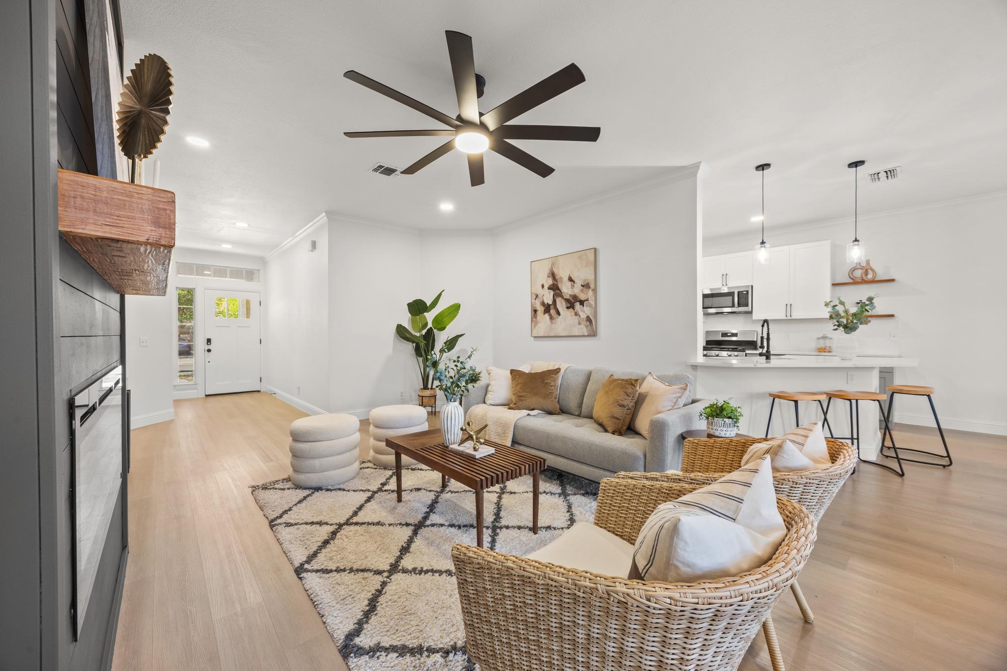 2322  Loquat Ln 매물 사진 1