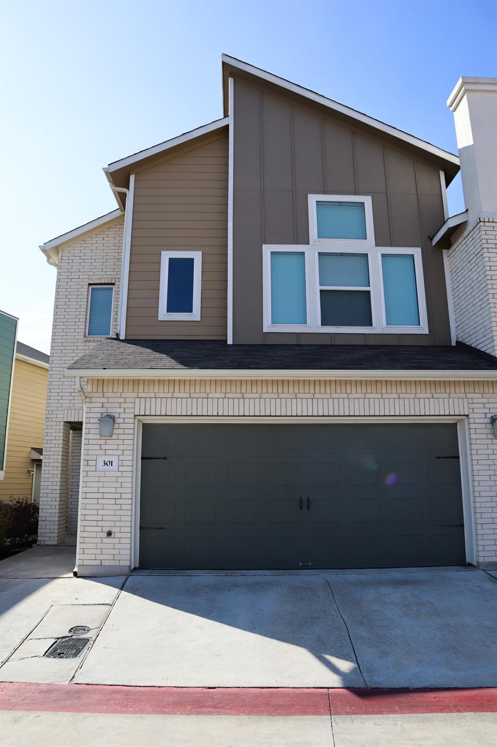 Listing photo 1 of 301  Bridgeford Dr