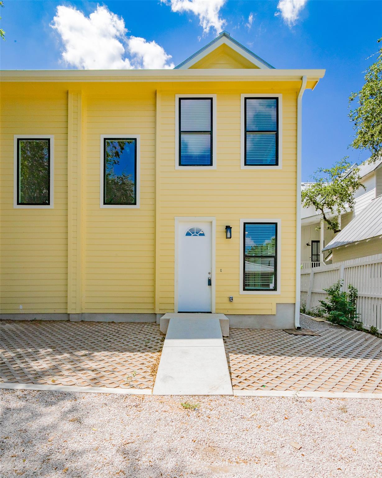 Listing photo 1 of 1012 W Milton St  #C