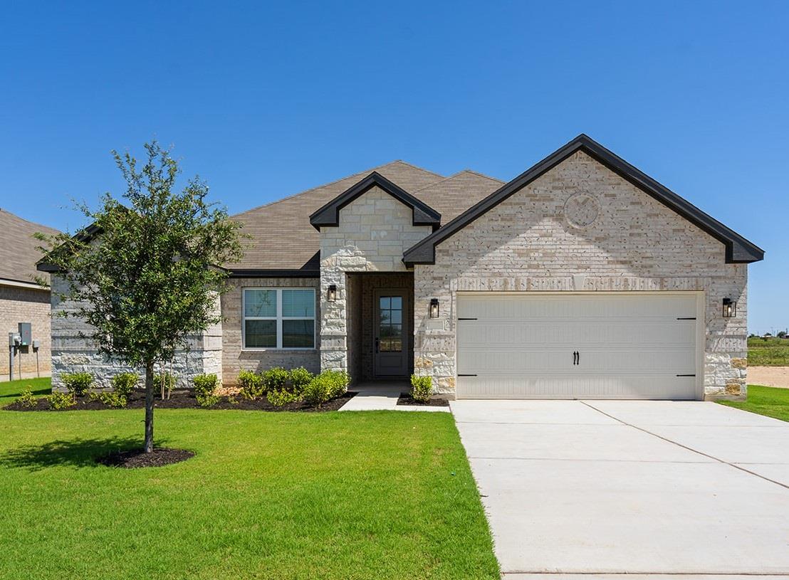 Listing photo 1 of 517 W Luna Blue Ln