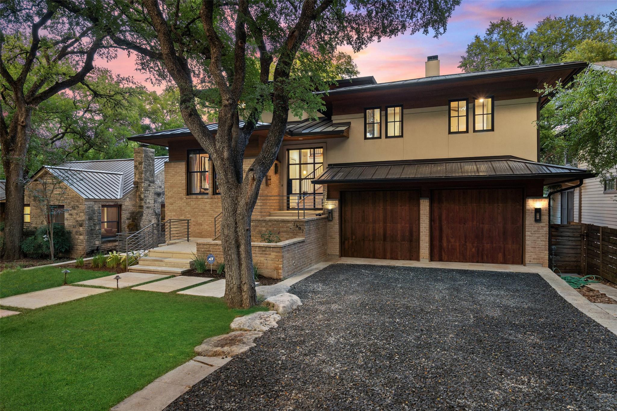 Listing photo 1 of 1907  McCall Rd
