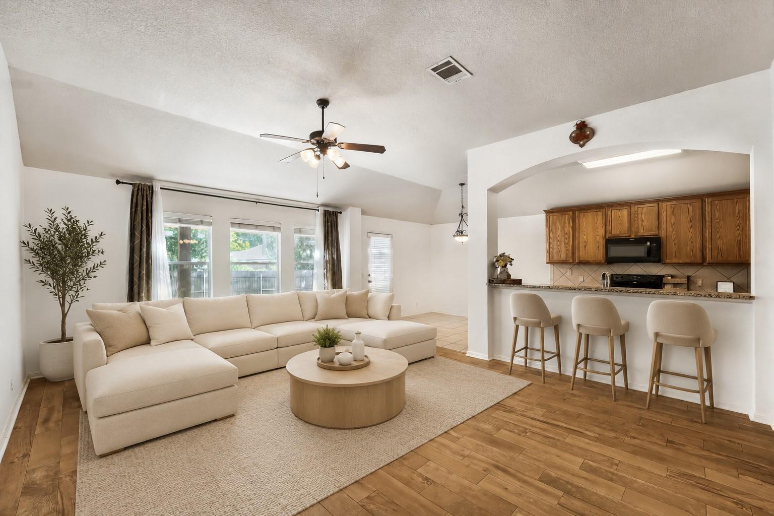 Listing photo 1 of 19009  Leigh Ln