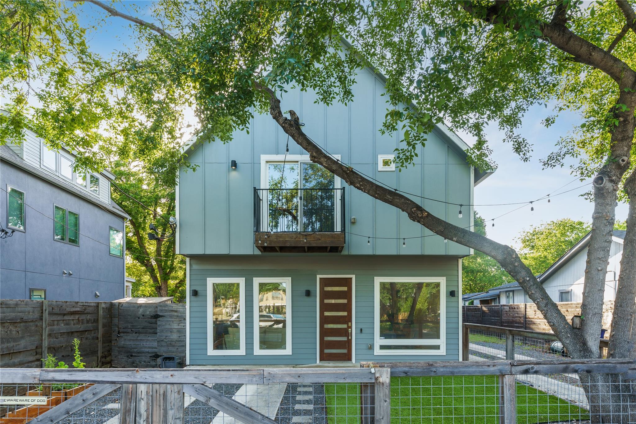 Ảnh nhà đang rao bán 1 của 906  Linden St  #A