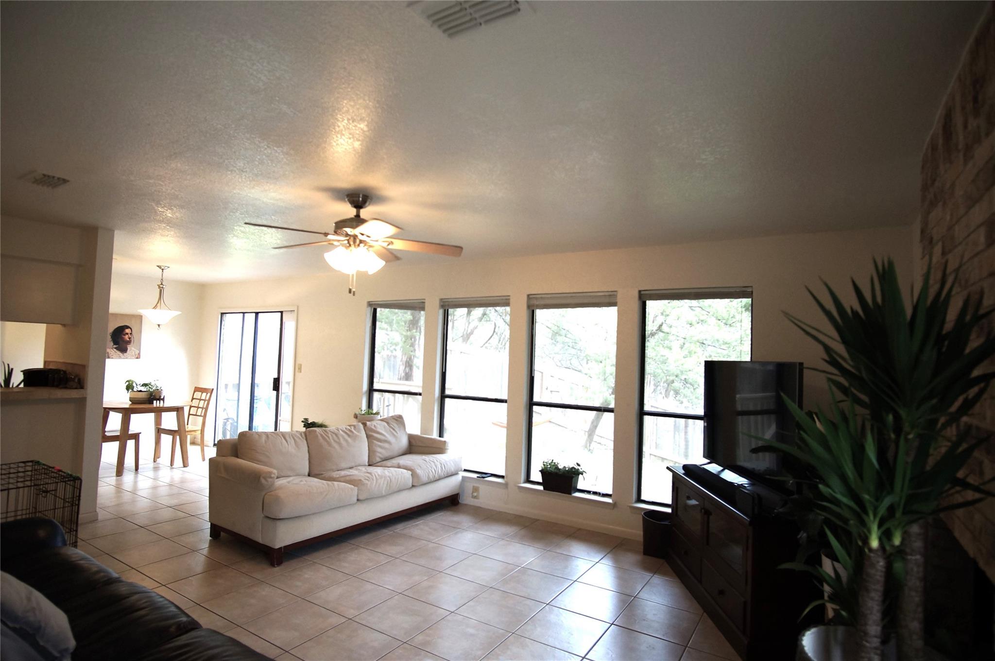 Listing photo 1 of 4904  Smokey Vly  #B
