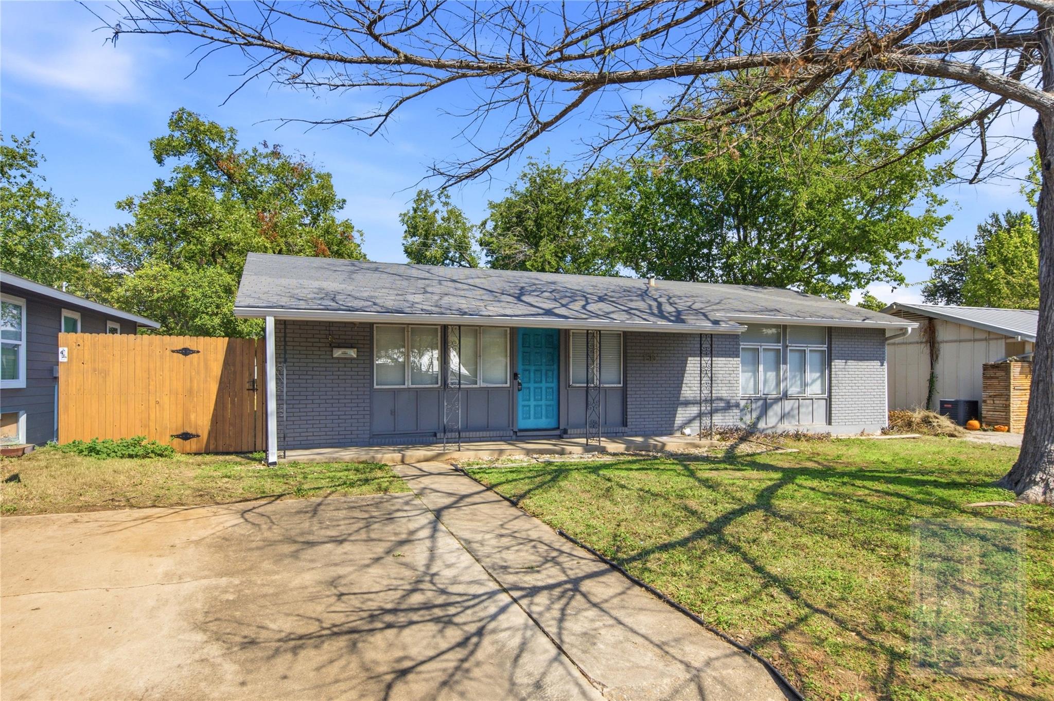 Listing photo 1 of 1510  Suffolk Dr
