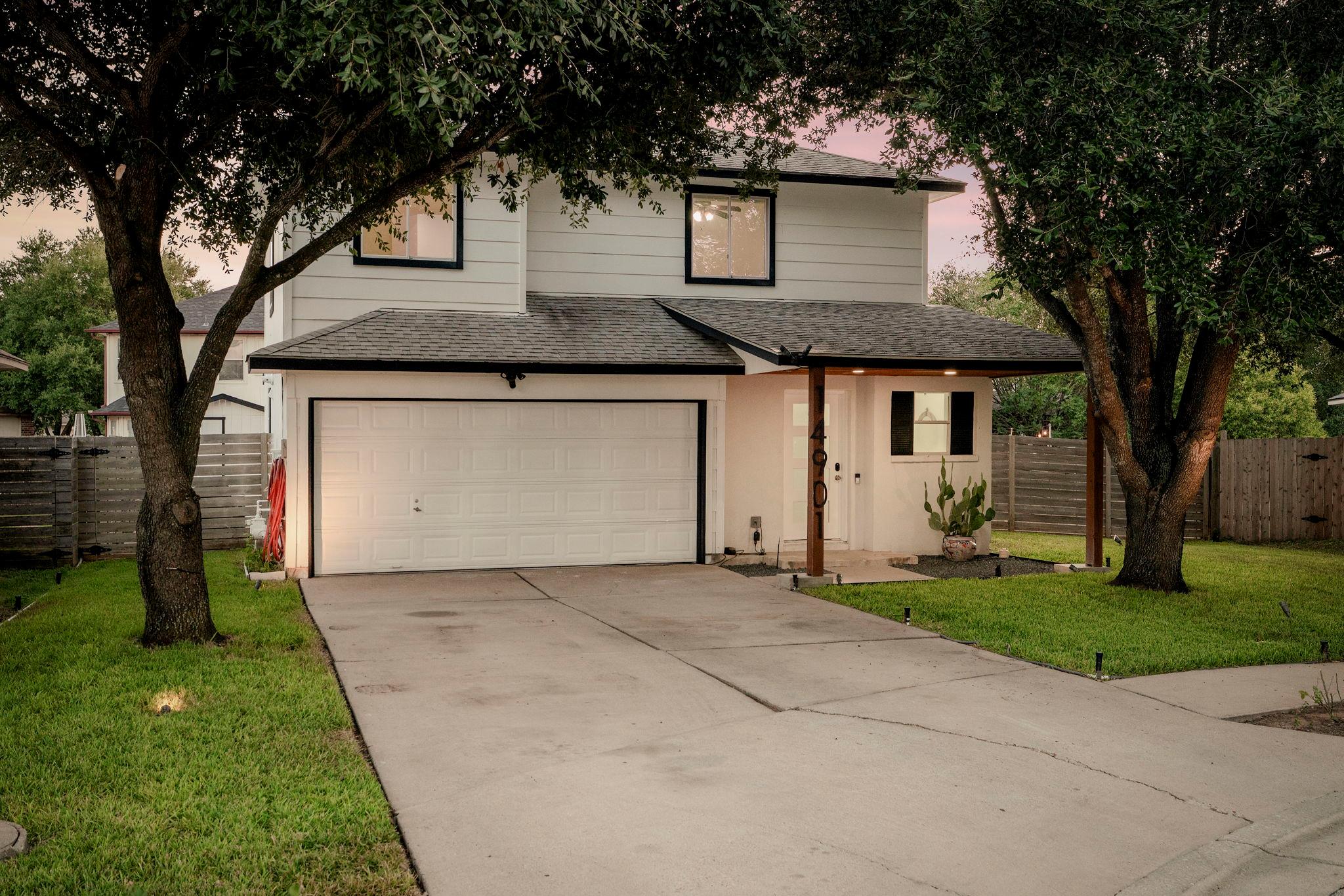 Listing photo 1 of 14901  Chamberlain Ct