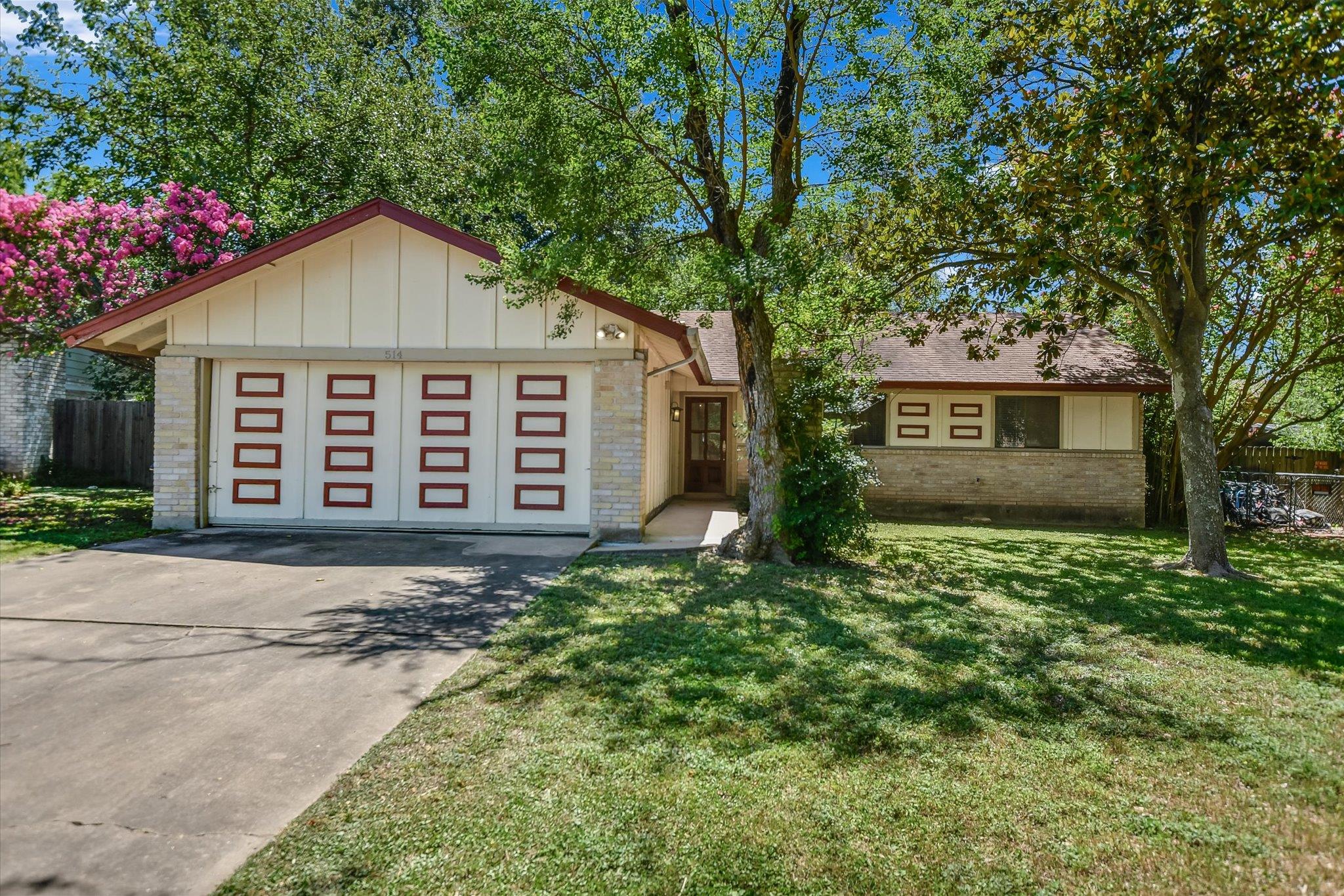Listing photo 1 of 514  Chihuahua Trl