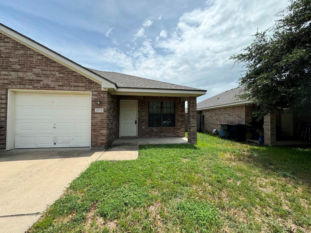 Listing photo 1 of 207  Andy Ln  #B