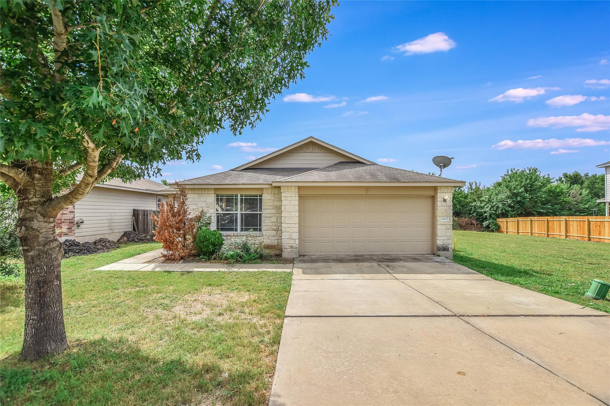Listing photo 1 of 18612  Great Falls Dr