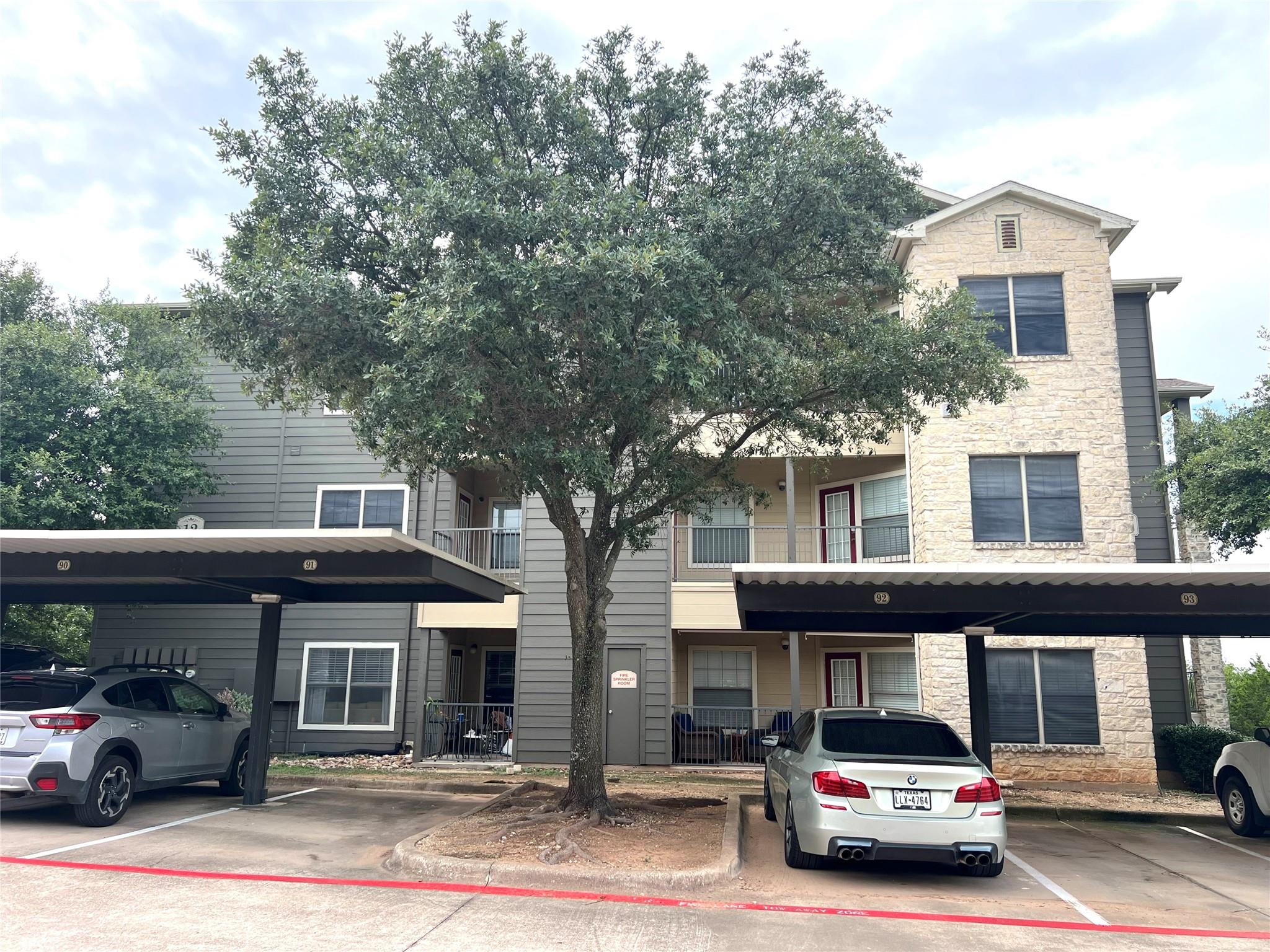 Listing photo 1 of 2320  Gracy Farms Ln  #1231