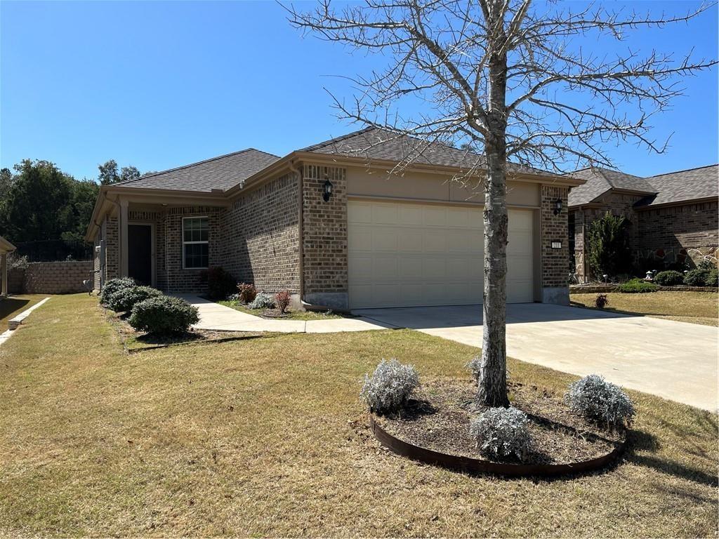 Listing photo 1 of 211  Hobby St
