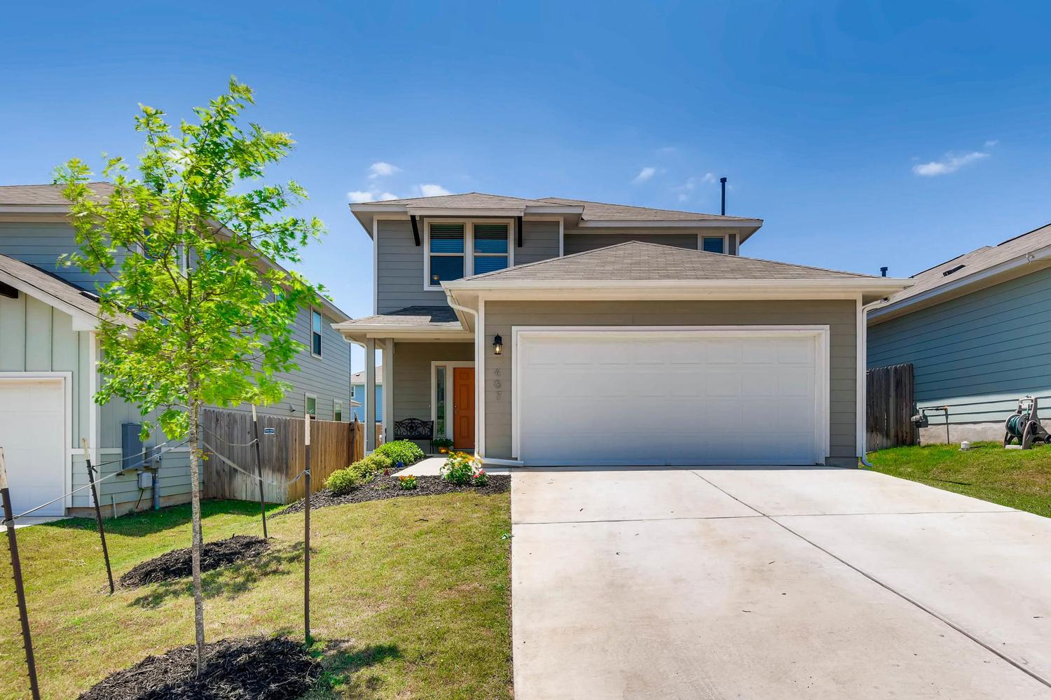 Foto del anuncio 1 de 467  Twisted Oaks Ln