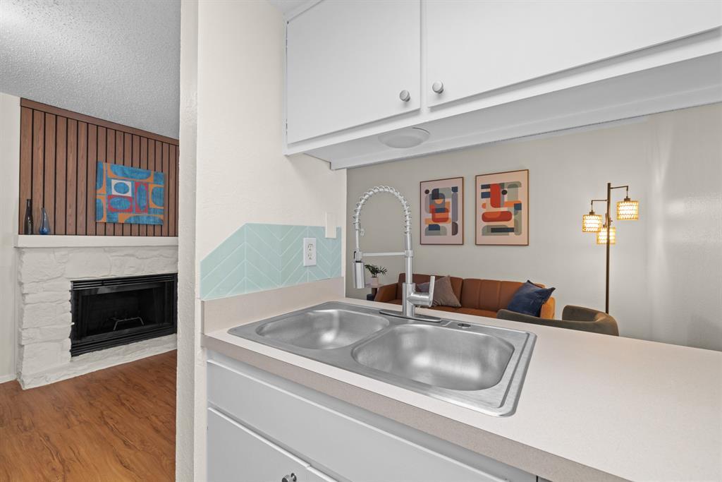 An open pass-through looks from the kitchen over 