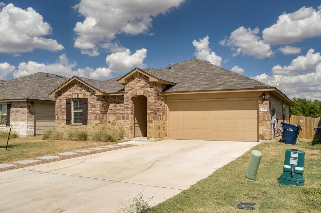 Listing photo 1 of 521  Anconia Ct