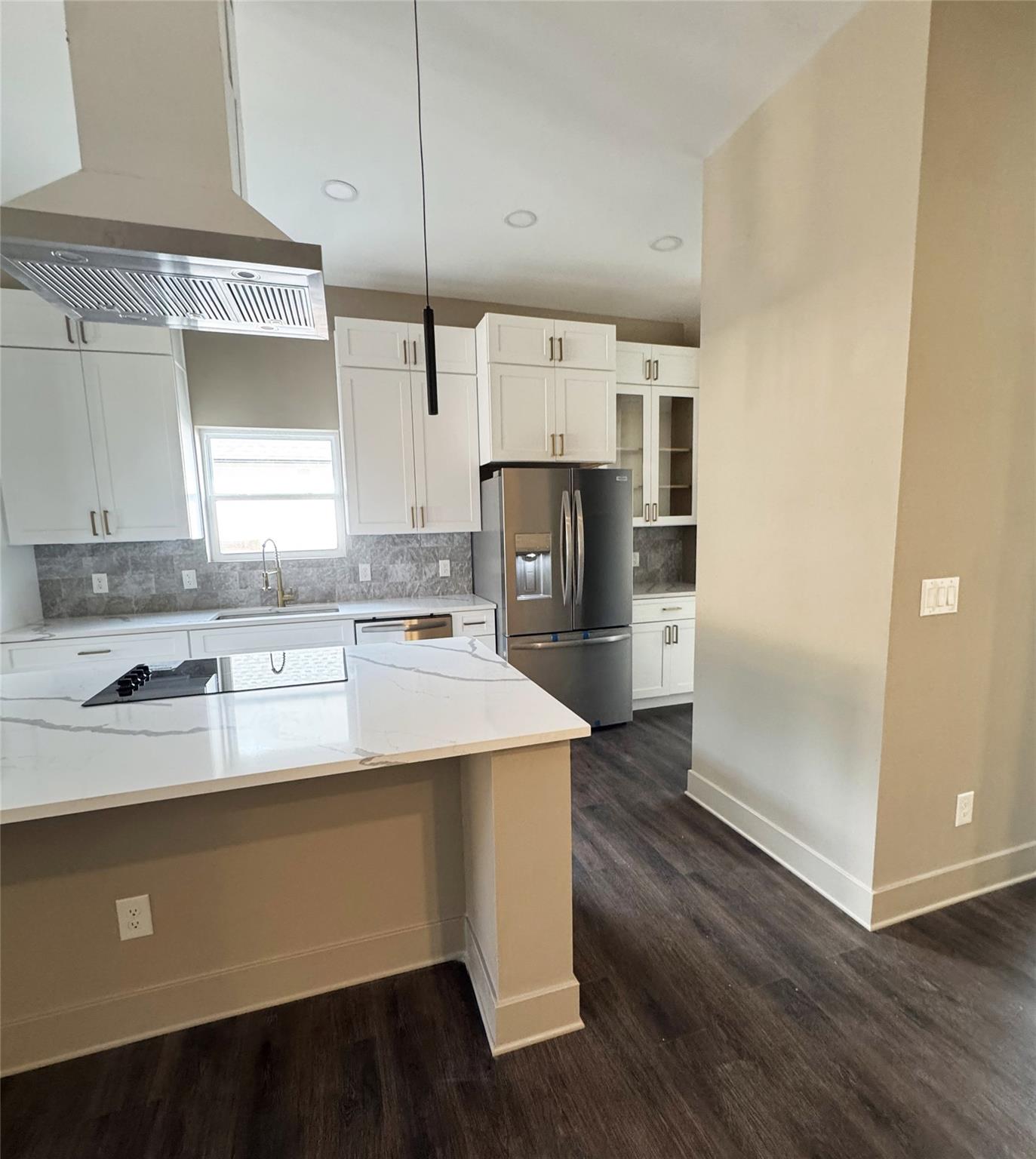 Listing photo 1 of 22008  Plockton Dr