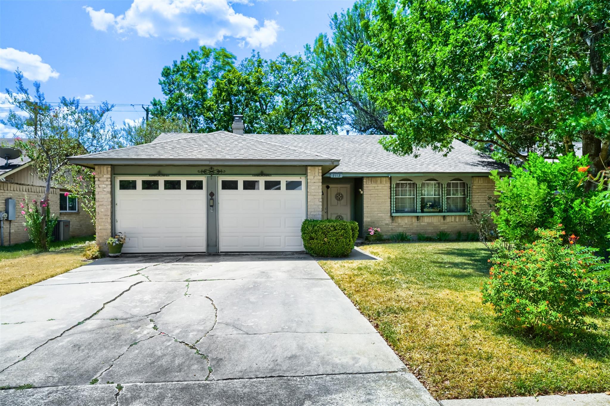 Listing photo 1 of 7112  Windrift Way