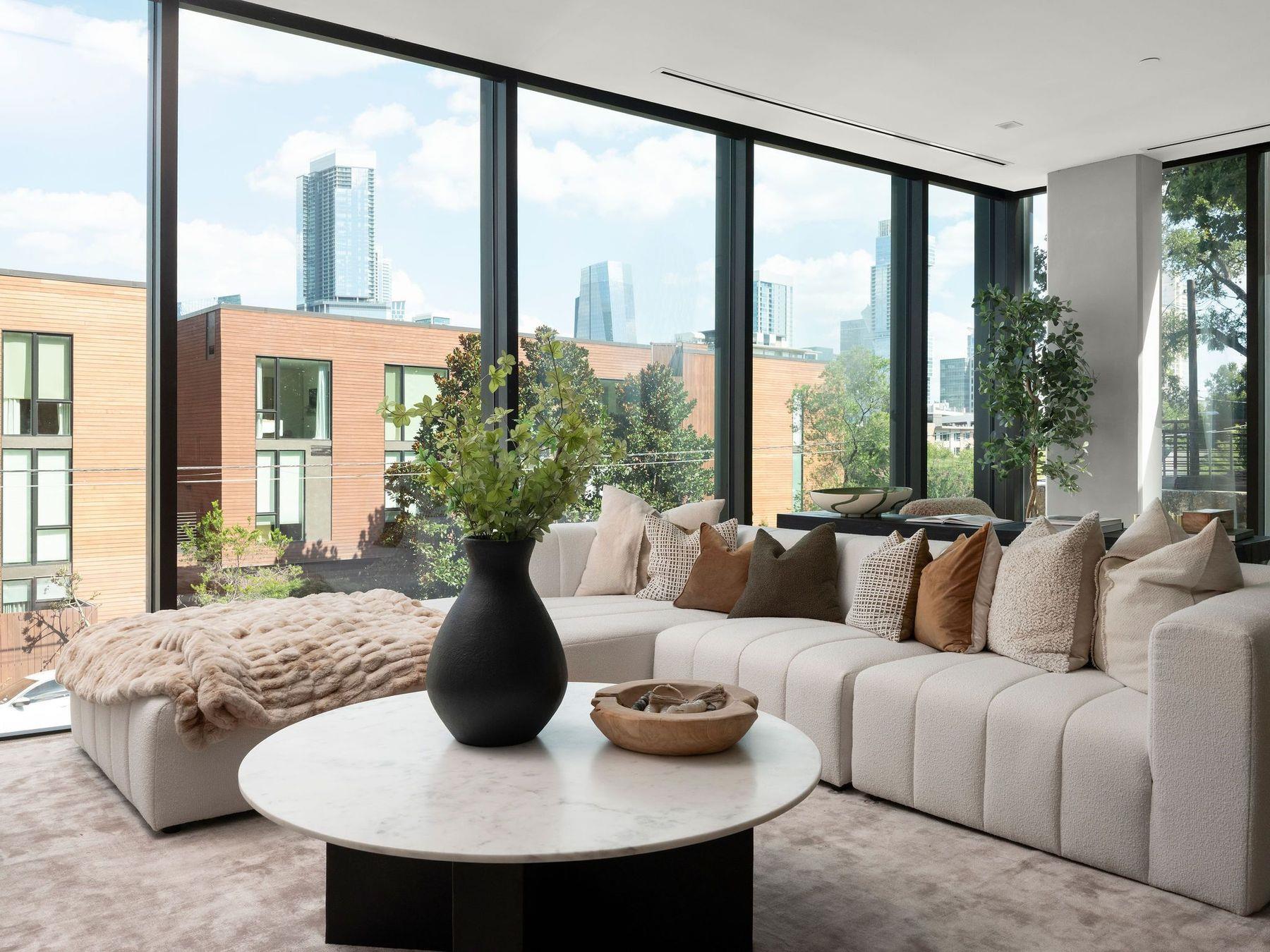 Listing photo 1 of 1006  Baylor St  #201