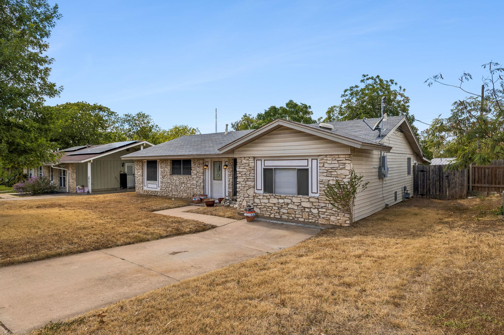 Listing photo 1 of 6904  Miranda Dr