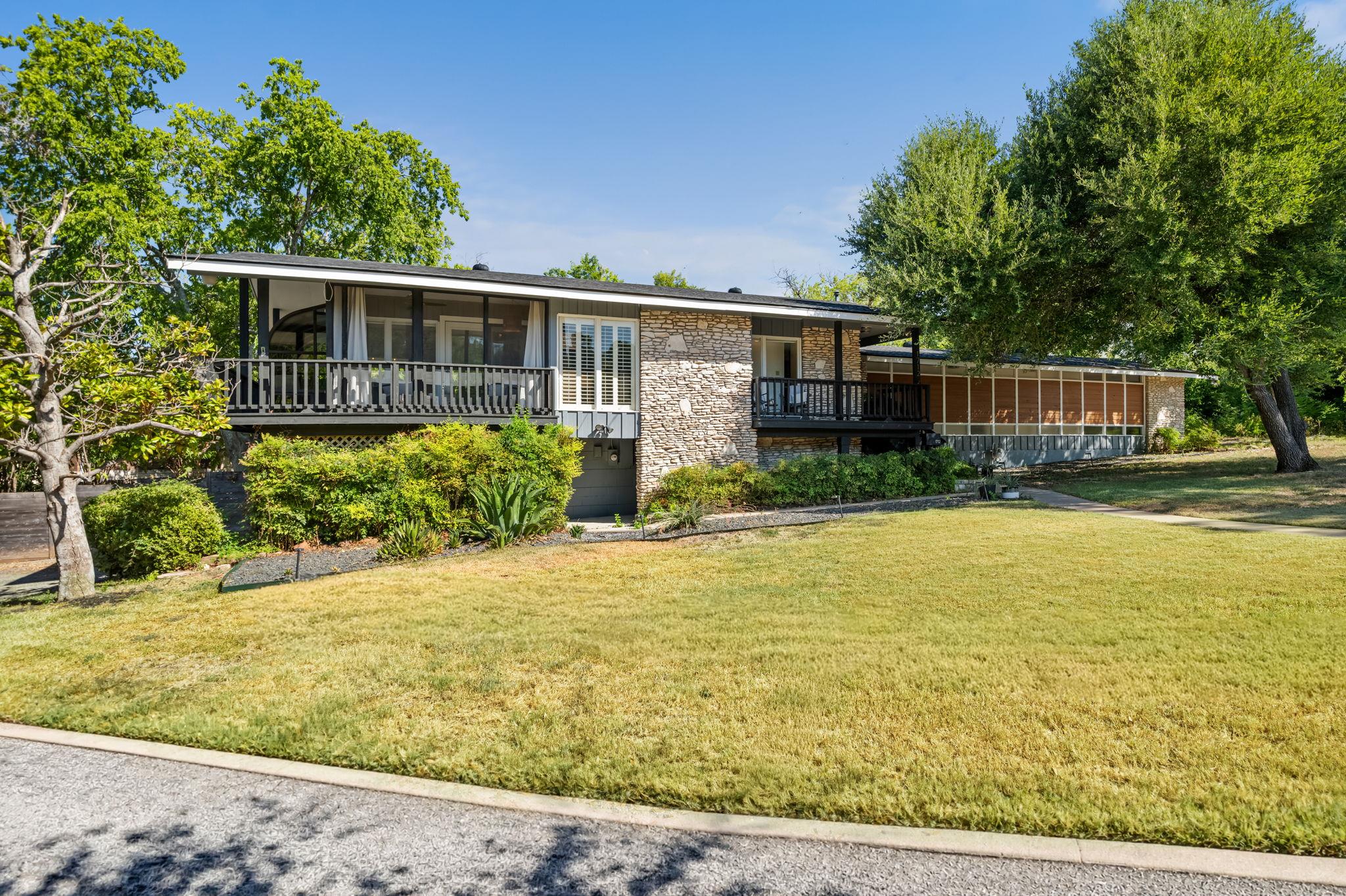 Mid-century modern design elements pair with a te