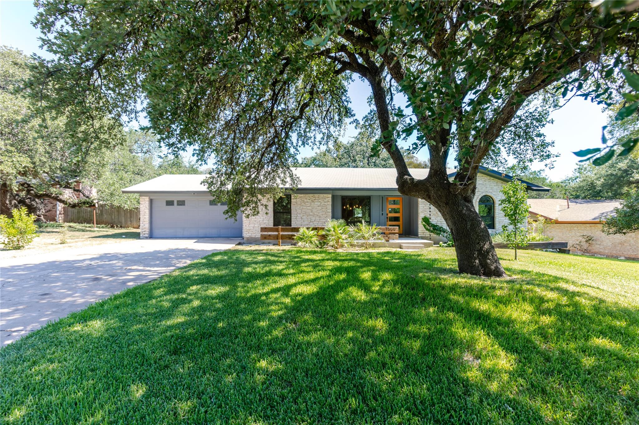 Listing photo 1 of 1300  Old Cedar Ln
