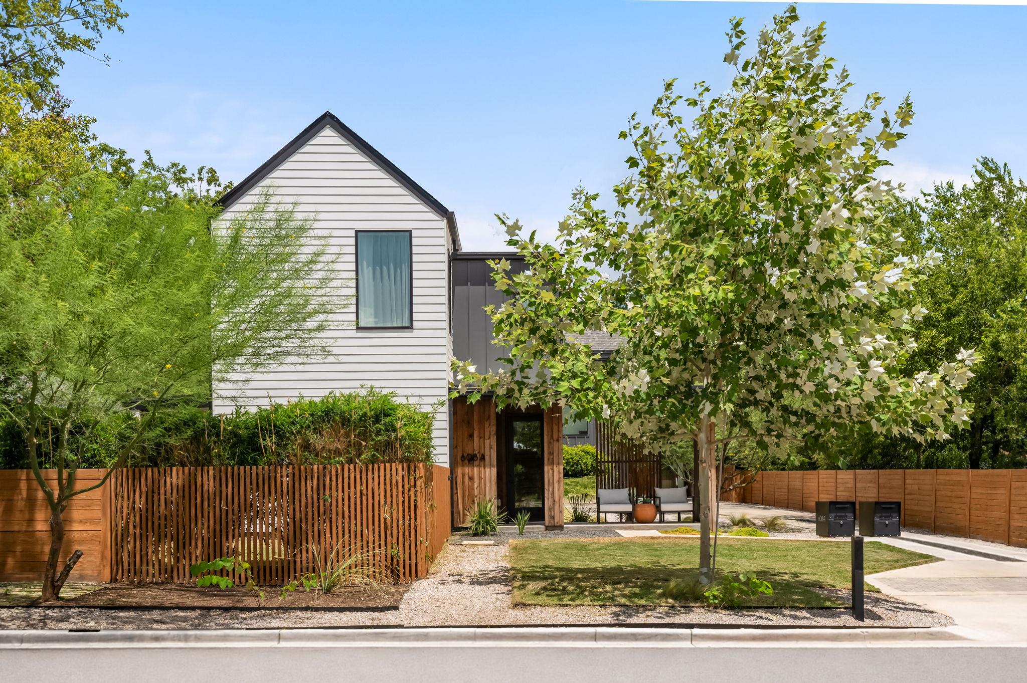 Listing photo 1 of 608  Brentwood St  #A