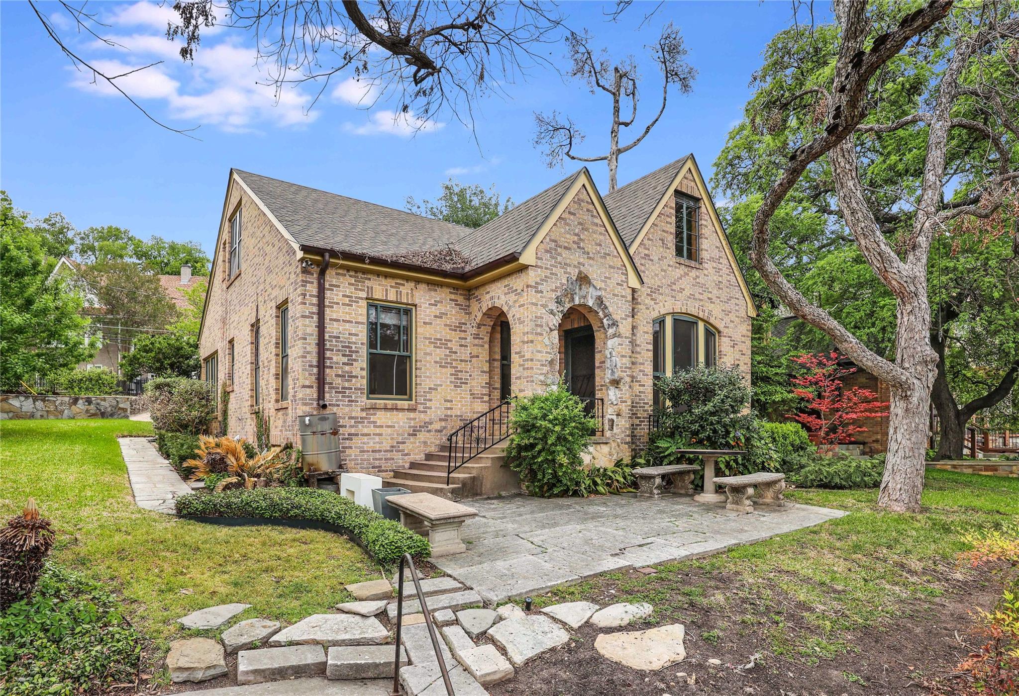 Listing photo 1 of 2206  Parkway None